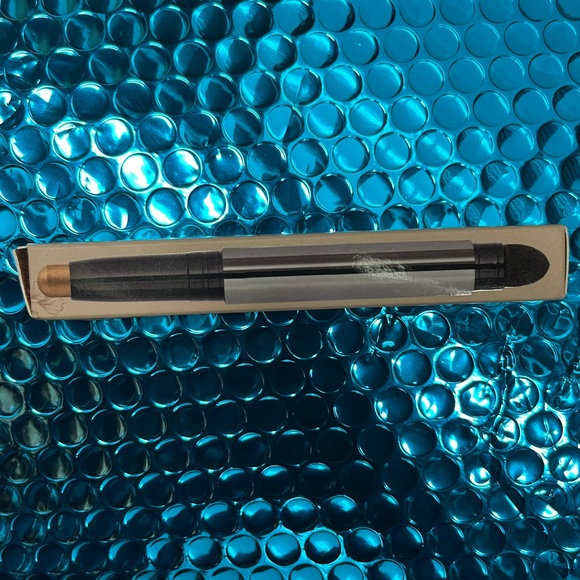 Brand new eyeshadow - Picture 2 of 5